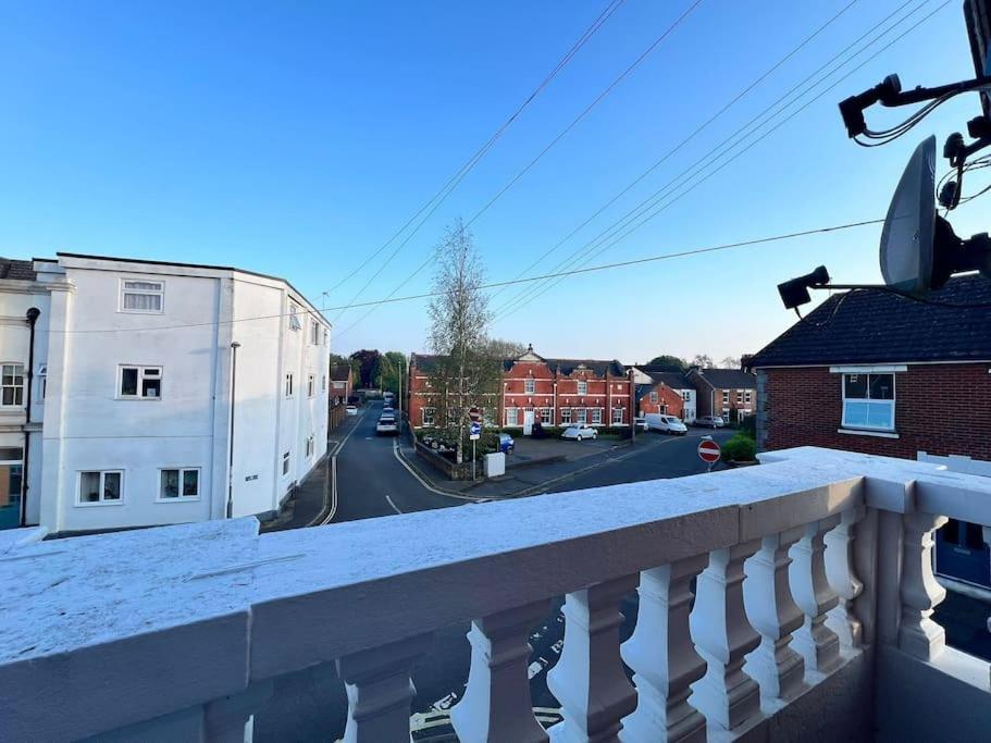 Bright, First Floor, One Bedroom Flat In Wimborne Wimborne Minster Exterior photo