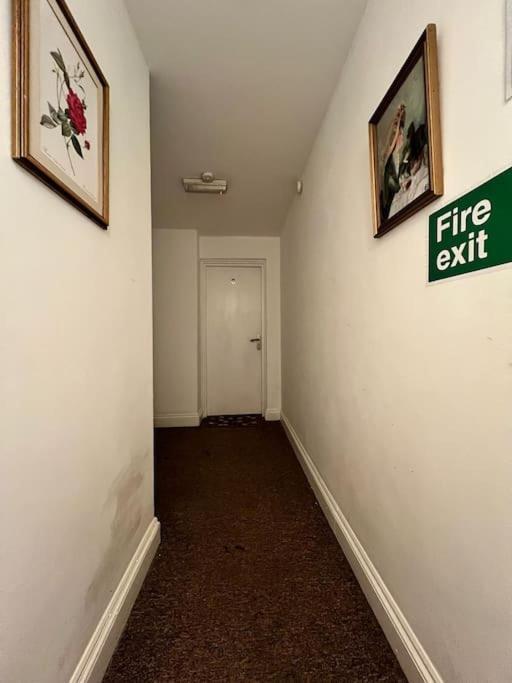 Bright, First Floor, One Bedroom Flat In Wimborne Wimborne Minster Exterior photo