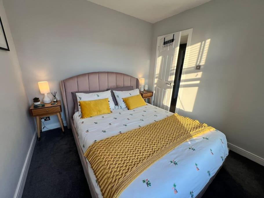 Bright, First Floor, One Bedroom Flat In Wimborne Wimborne Minster Exterior photo
