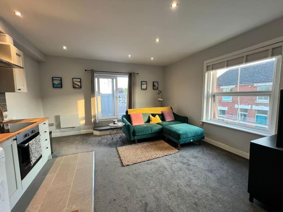 Bright, First Floor, One Bedroom Flat In Wimborne Wimborne Minster Exterior photo