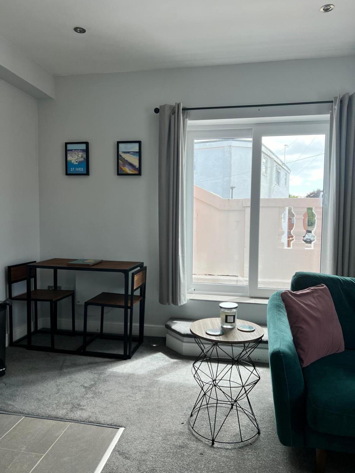 Bright, First Floor, One Bedroom Flat In Wimborne Wimborne Minster Exterior photo